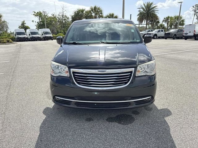 Used 2016 Chrysler Town & Country Touring image 8