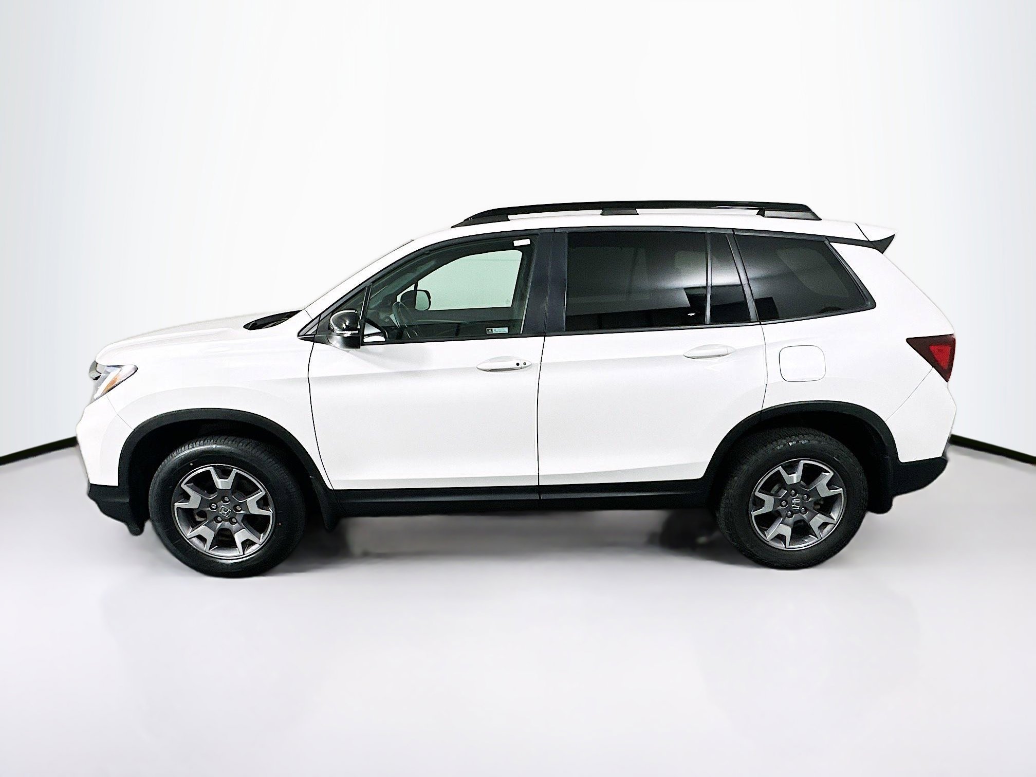 Used 2023 Honda Passport TrailSport image 4