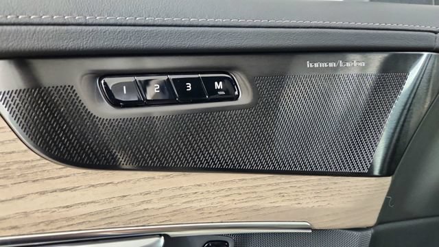 New 2026 Volvo XC90 T8 Plus w/ Protection Package Premier AWD/4WD image 11