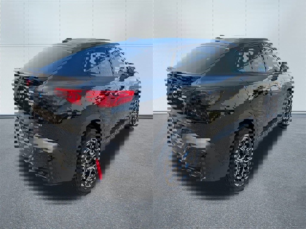 New 2025 BMW X2 xDrive28i w/ Convenience Package image 3