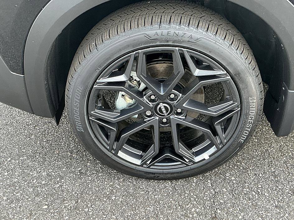 New 2025 Nissan Kicks SR image 7