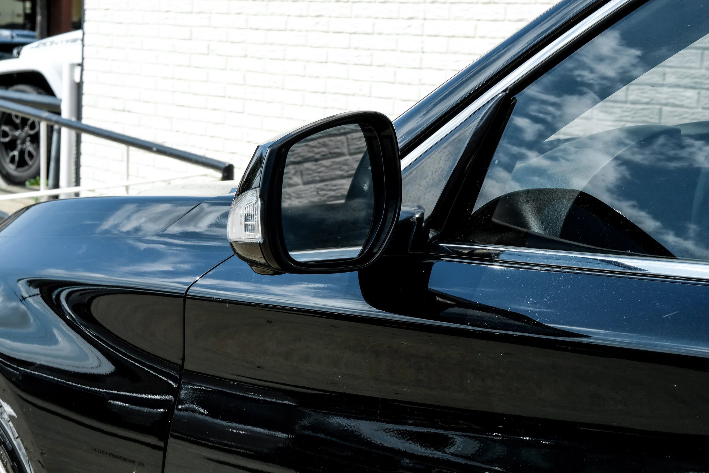 Used 2016 INFINITI Q50 3.0t Premium w/ Driver Assistance Package image 40