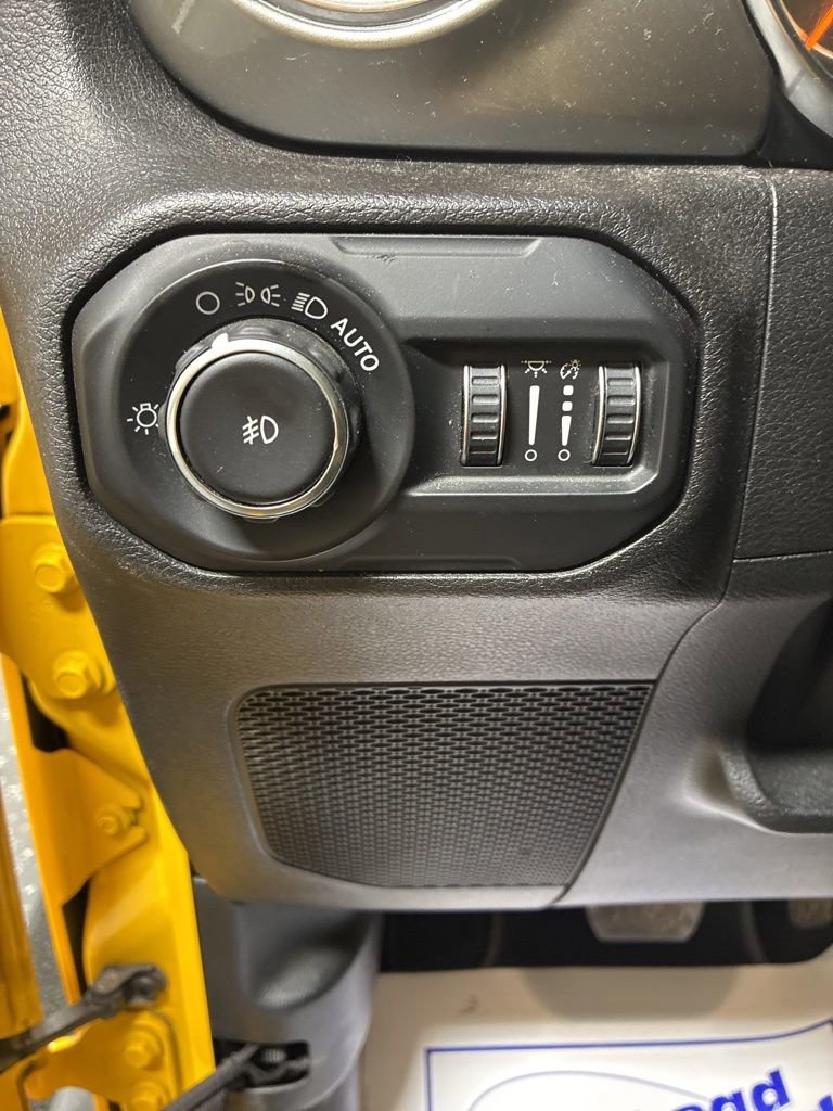 Used 2020 Jeep Wrangler Unlimited Sahara AWD/4WD image 12