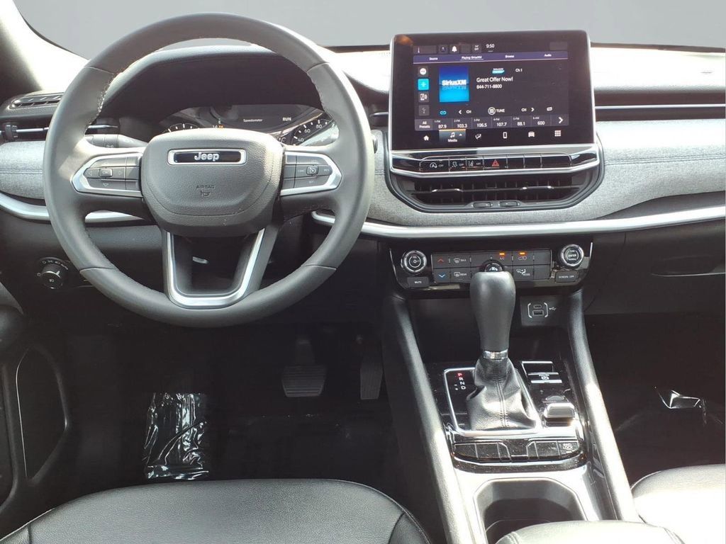 Used 2024 Jeep Compass Latitude AWD/4WD image 4