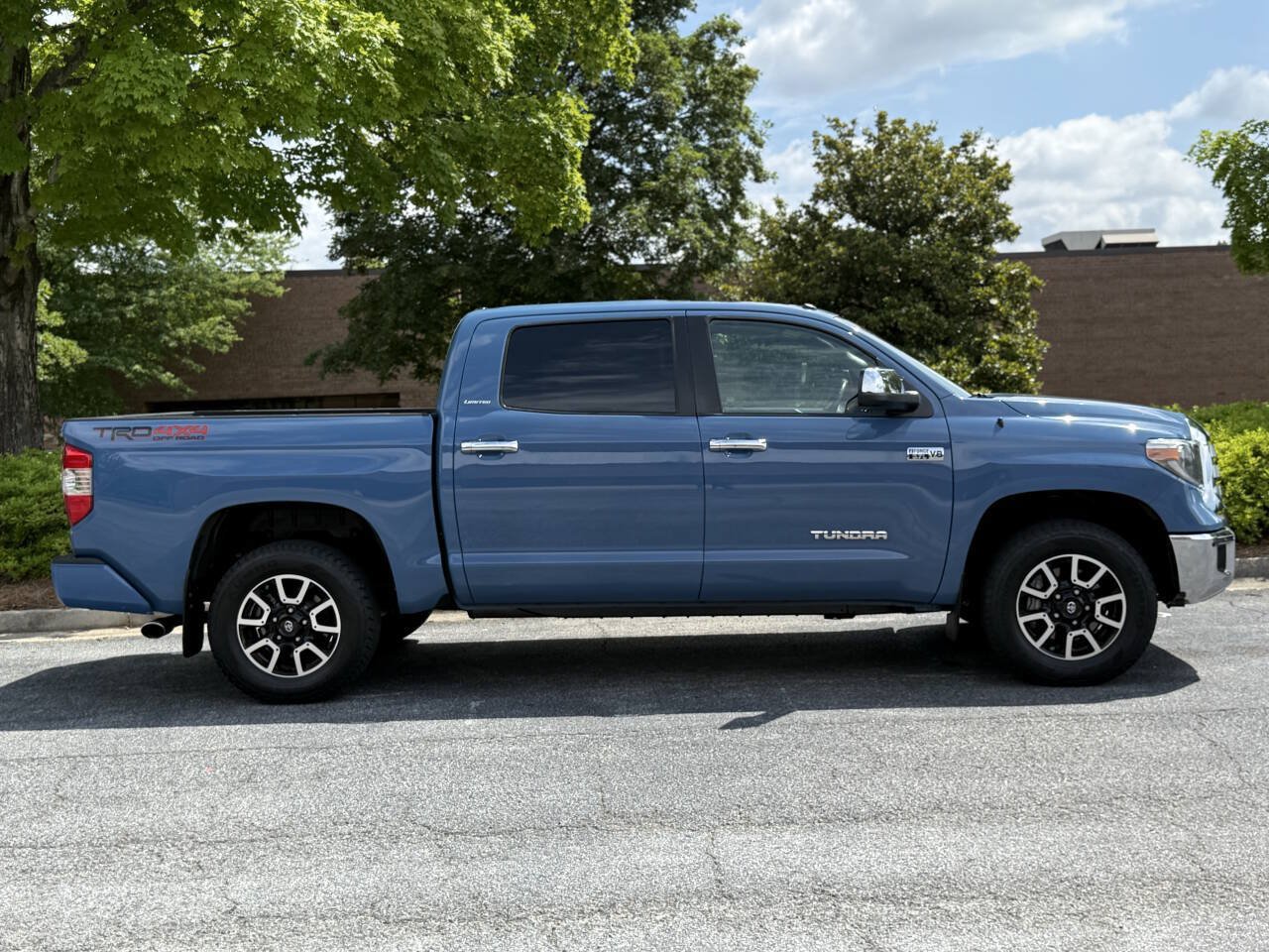 Used 2018 Toyota Tundra Limited w/ Limited Premium Package AWD/4WD image 8