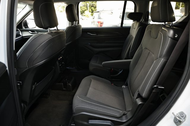 Used 2023 Jeep Grand Cherokee L Laredo image 27