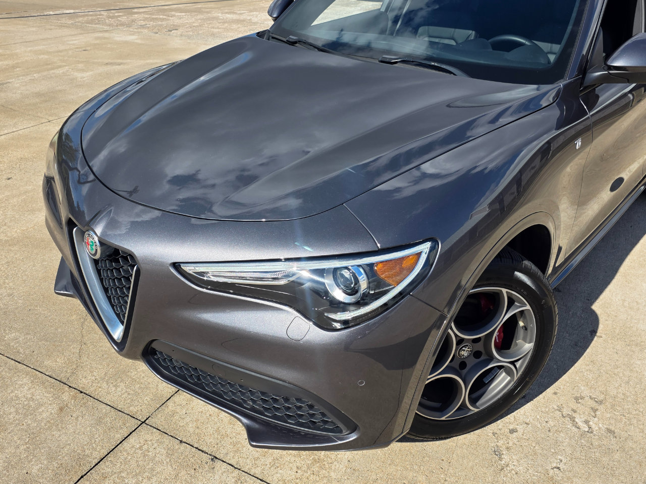 Used 2022 Alfa Romeo Stelvio Ti image 32