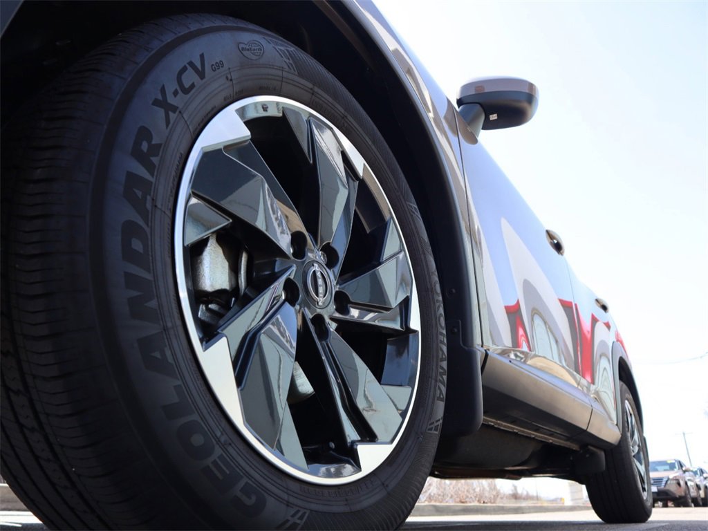 Certified 2025 Nissan Rogue SV image 11