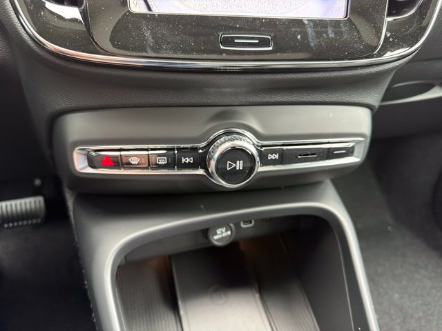New 2026 Volvo XC40 B5 Ultra w/ Protection Package Premier AWD/4WD image 19
