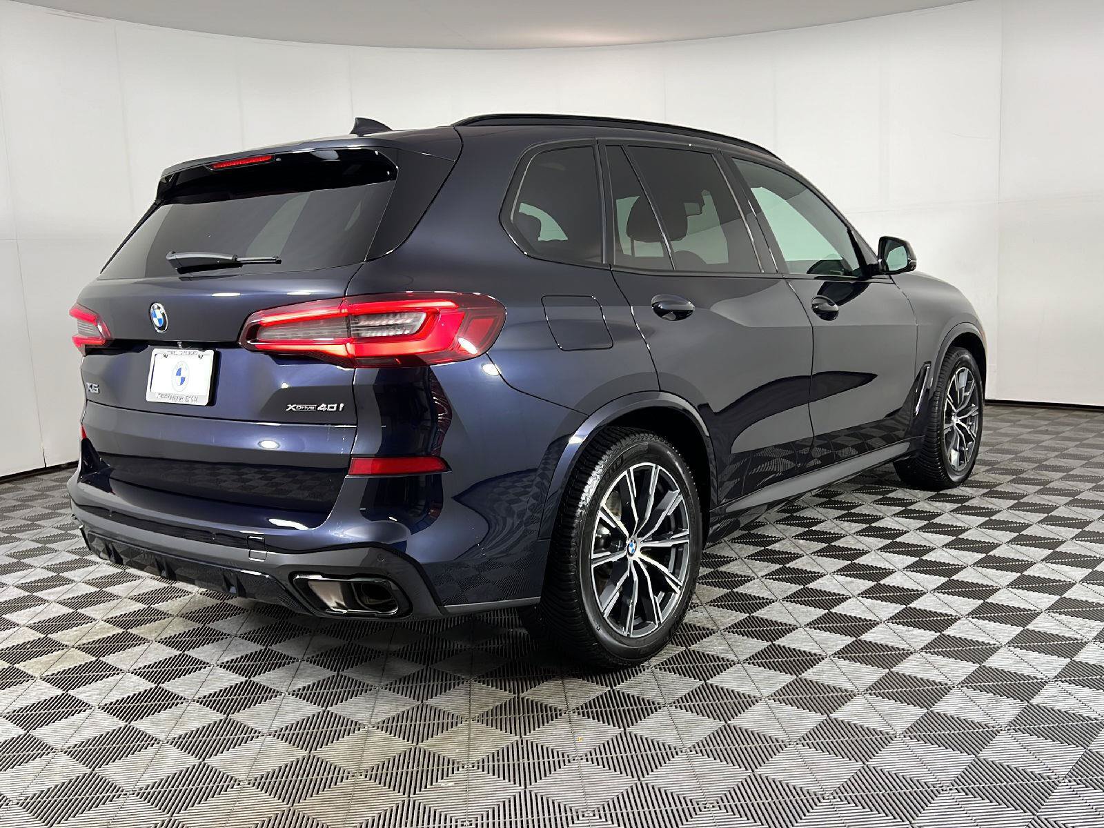 Used 2023 BMW X5 xDrive40i w/ M Sport Package AWD/4WD image 5