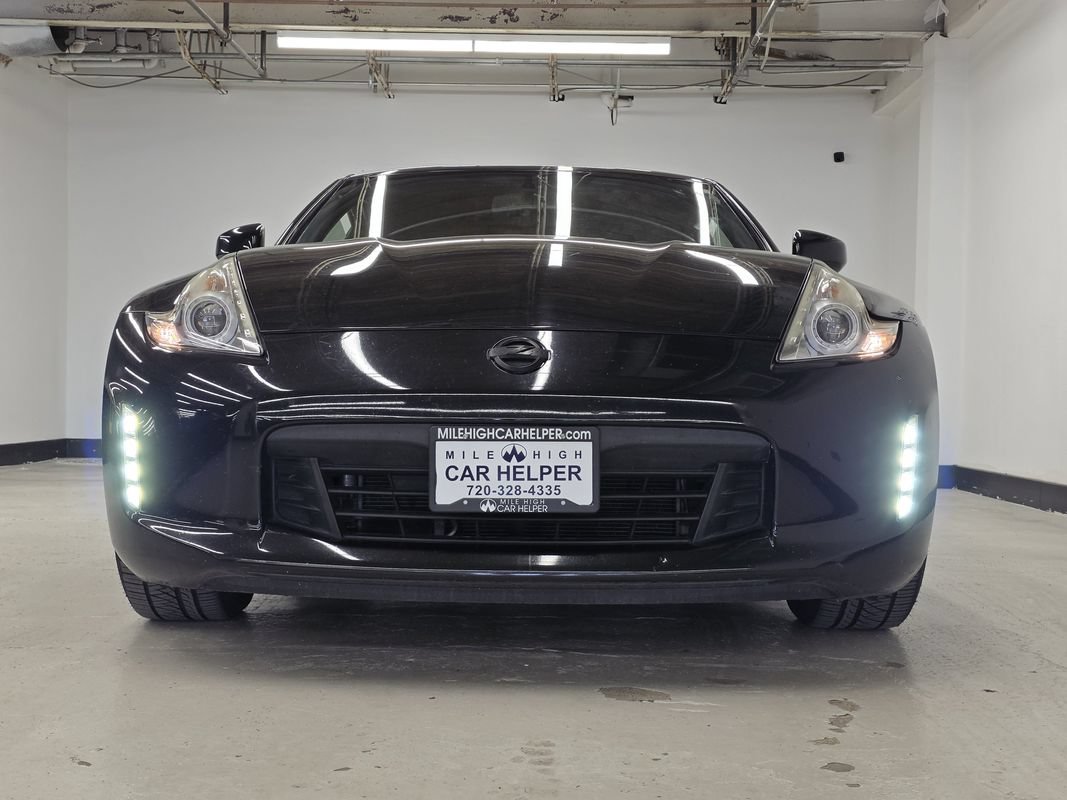 Used 2017 Nissan 370Z Coupe RWD image 3