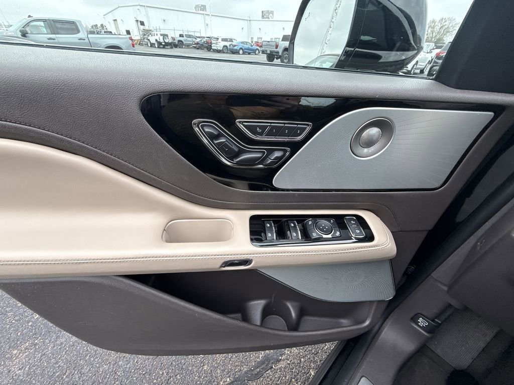 Used 2023 Lincoln Aviator Reserve w/ Equipment Group 201A image 29