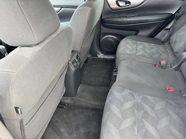 Used 2016 Nissan Rogue SV AWD/4WD image 14