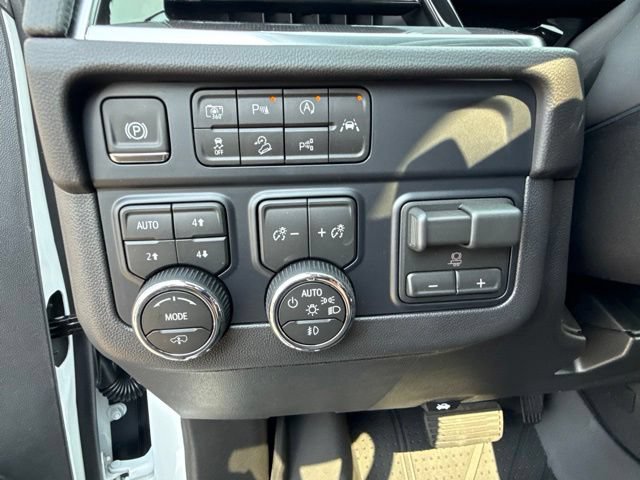 New 2026 Chevrolet Suburban RST w/ RST Capability Package AWD/4WD image 29