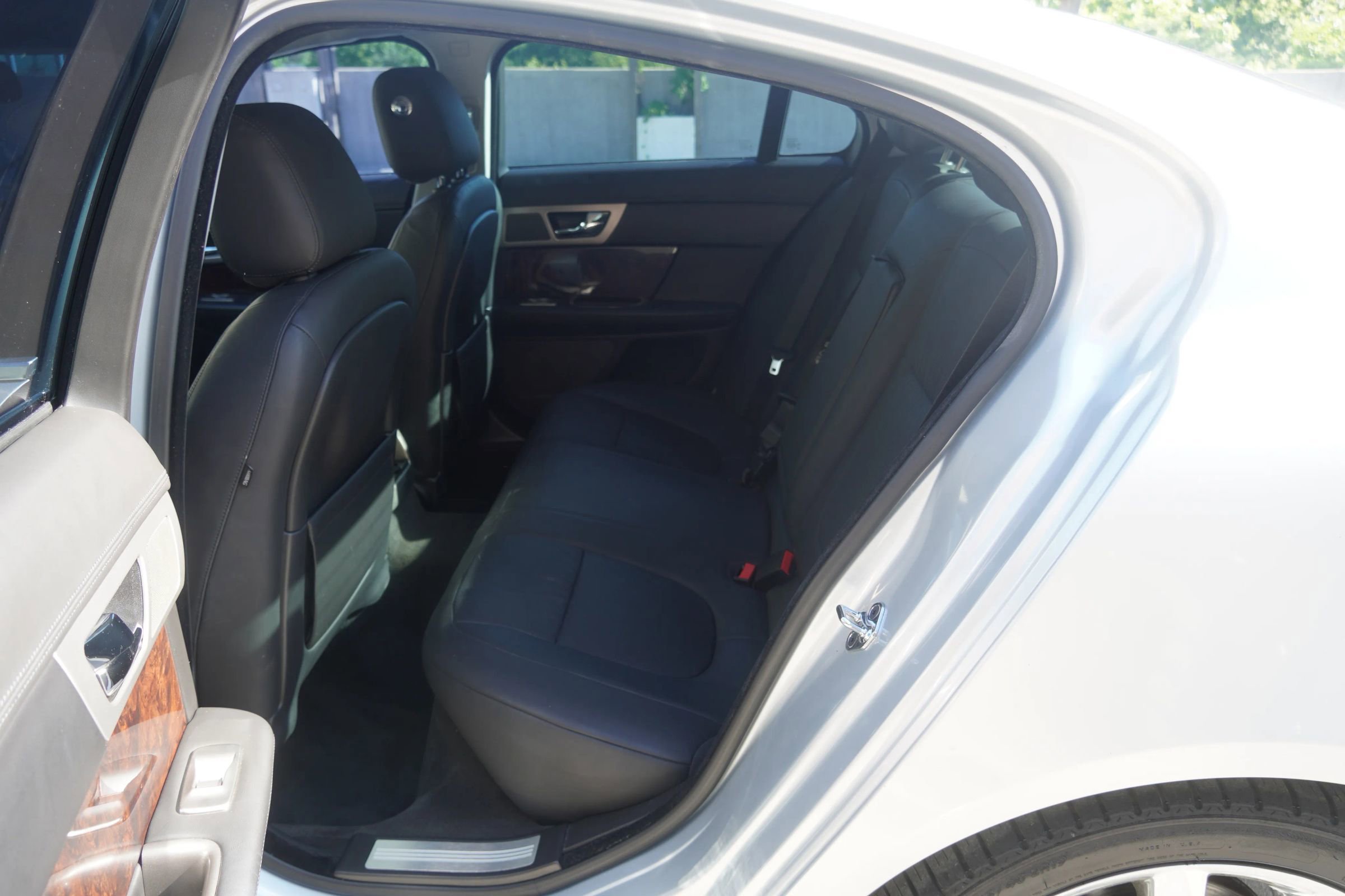 Used 2011 Jaguar XF Premium RWD image 40