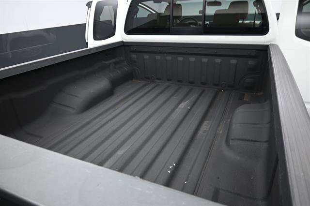 Used 2015 Nissan Frontier SV RWD image 17