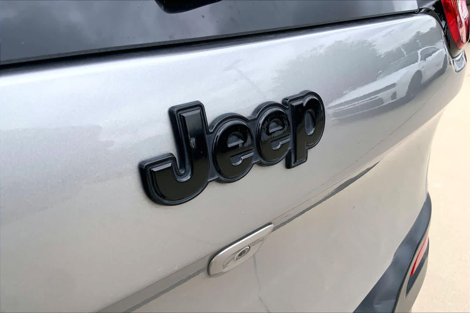 Used 2016 Jeep Cherokee Sport FWD image 31