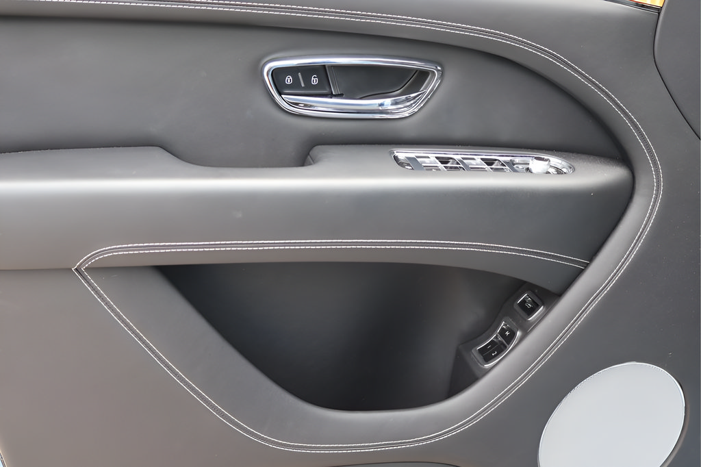 Used 2022 Bentley Bentayga AWD/4WD image 12