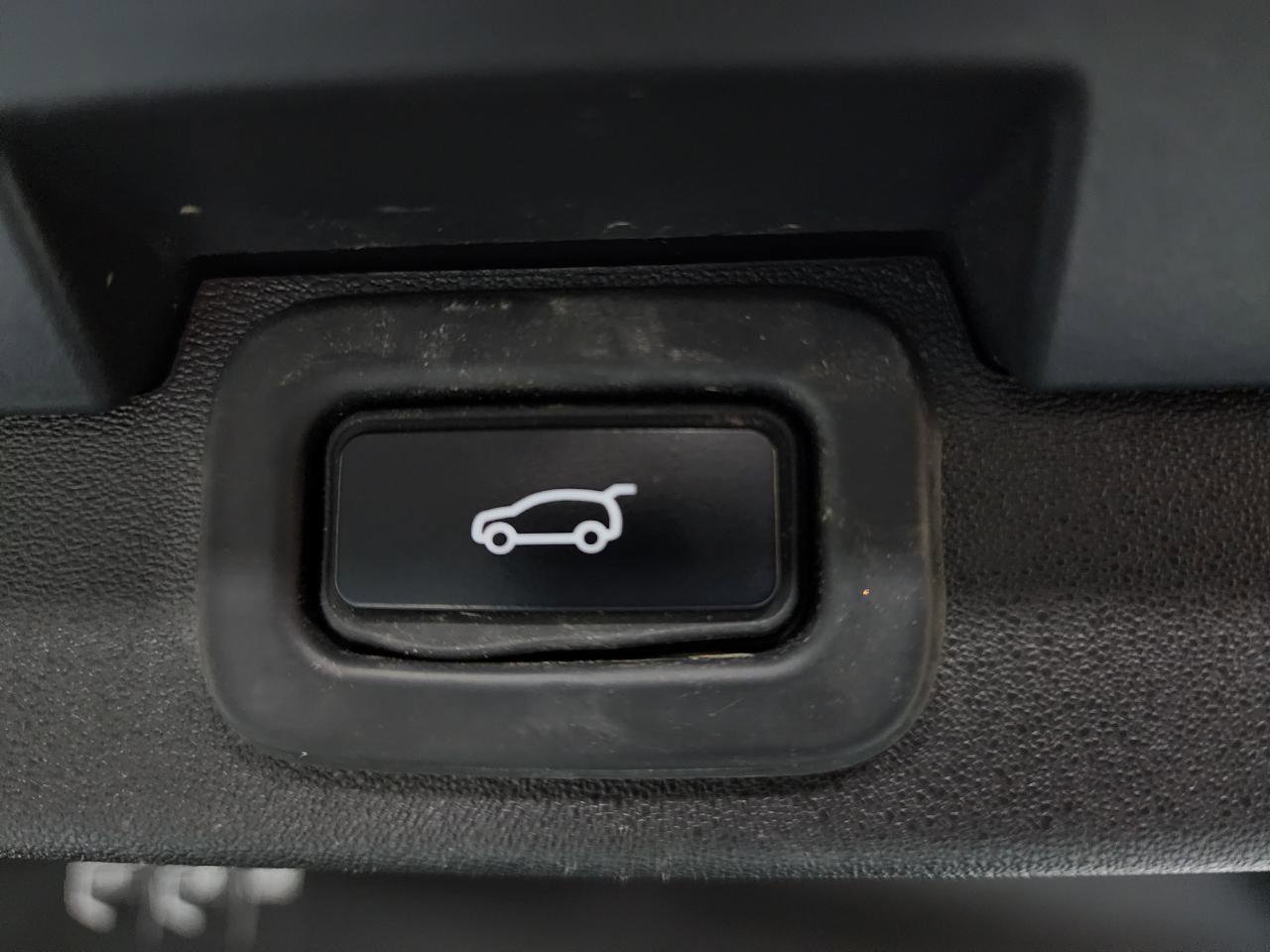 Used 2022 Land Rover Discovery S R-Dynamic image 24