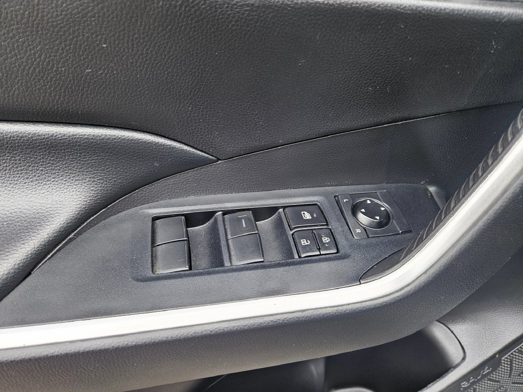 Used 2022 Toyota RAV4 LE AWD/4WD image 21
