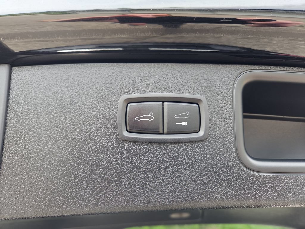 Used 2021 Porsche Macan AWD/4WD image 25