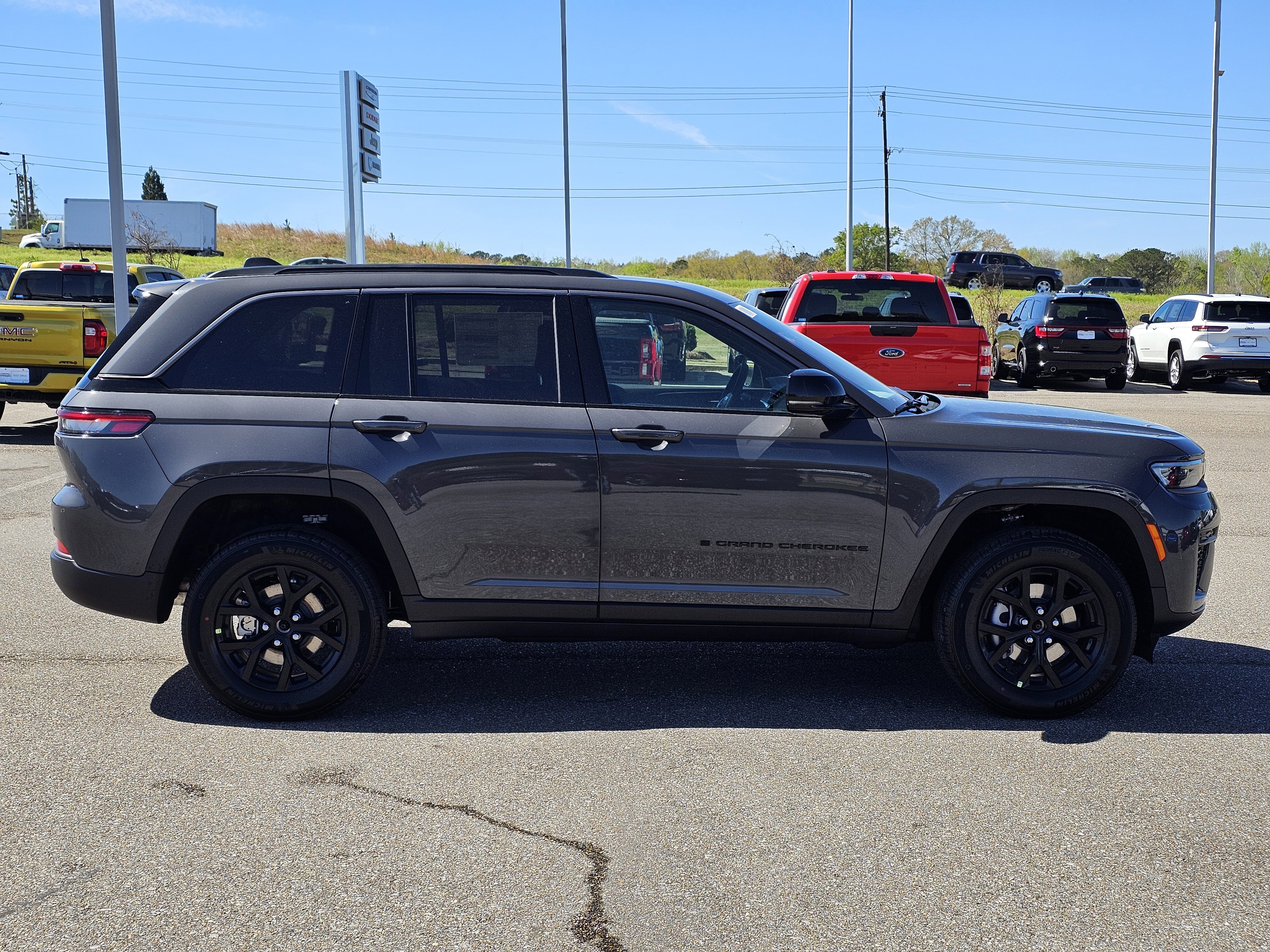 New 2026 Jeep Grand Cherokee Altitude image 7