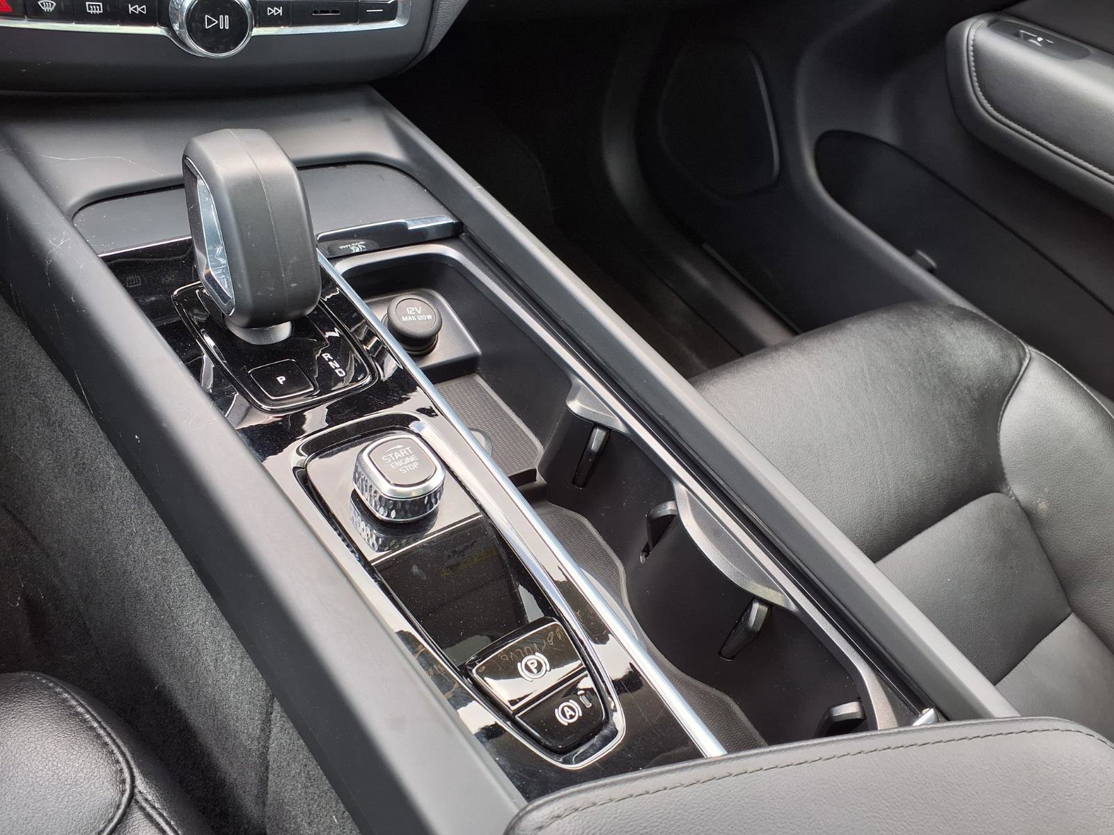 Certified 2025 Volvo XC60 B5 Core AWD/4WD image 26