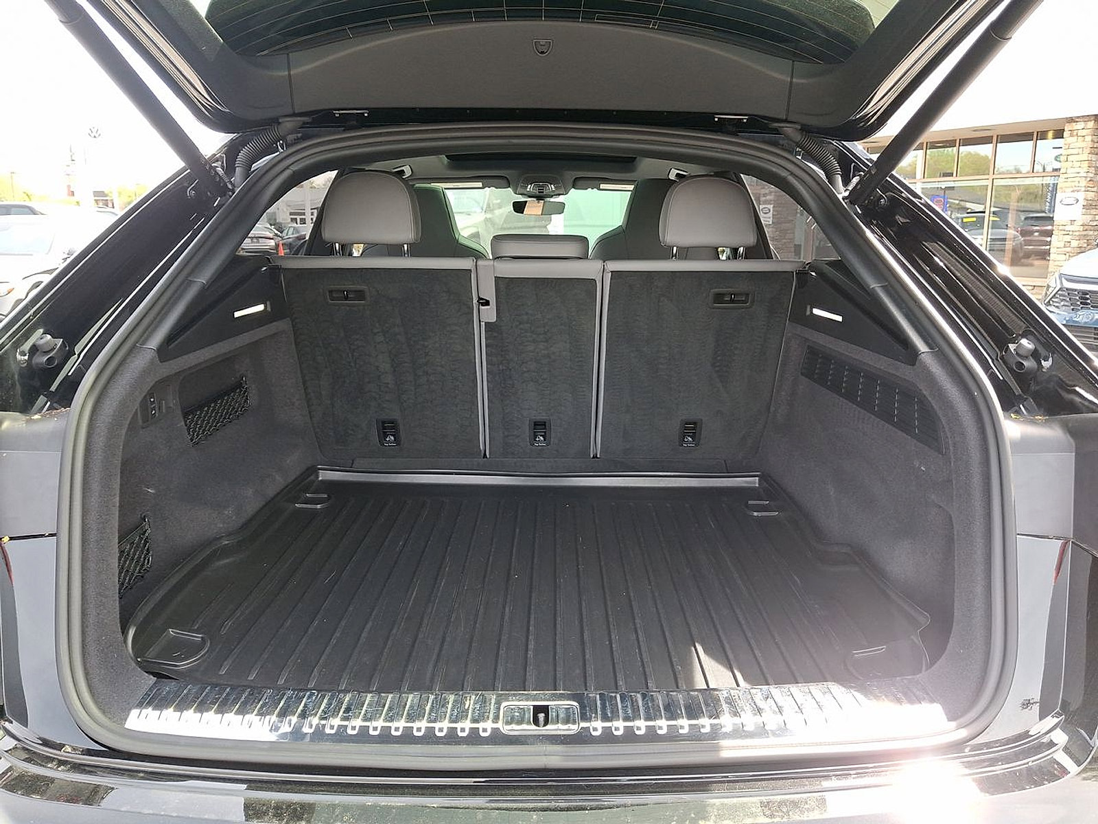 Used 2023 Audi SQ8 Prestige AWD/4WD image 30
