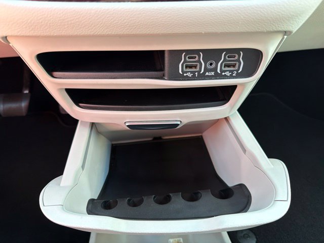 Used 2024 Chrysler Pacifica Touring-L FWD image 23