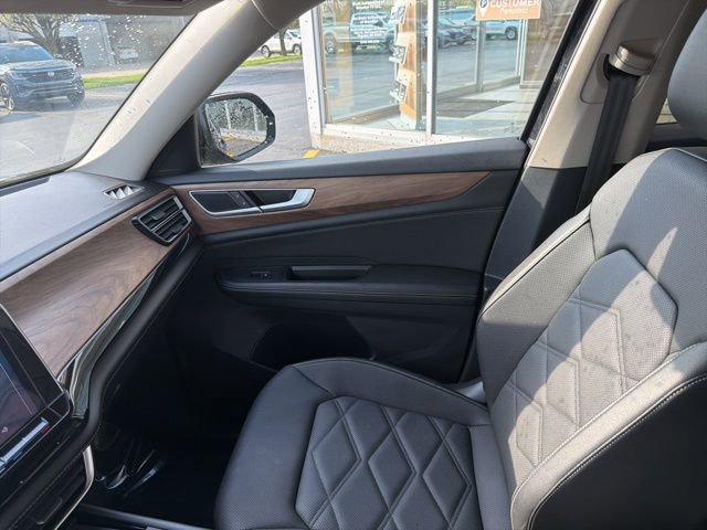 Used 2024 Volkswagen Atlas SE image 28