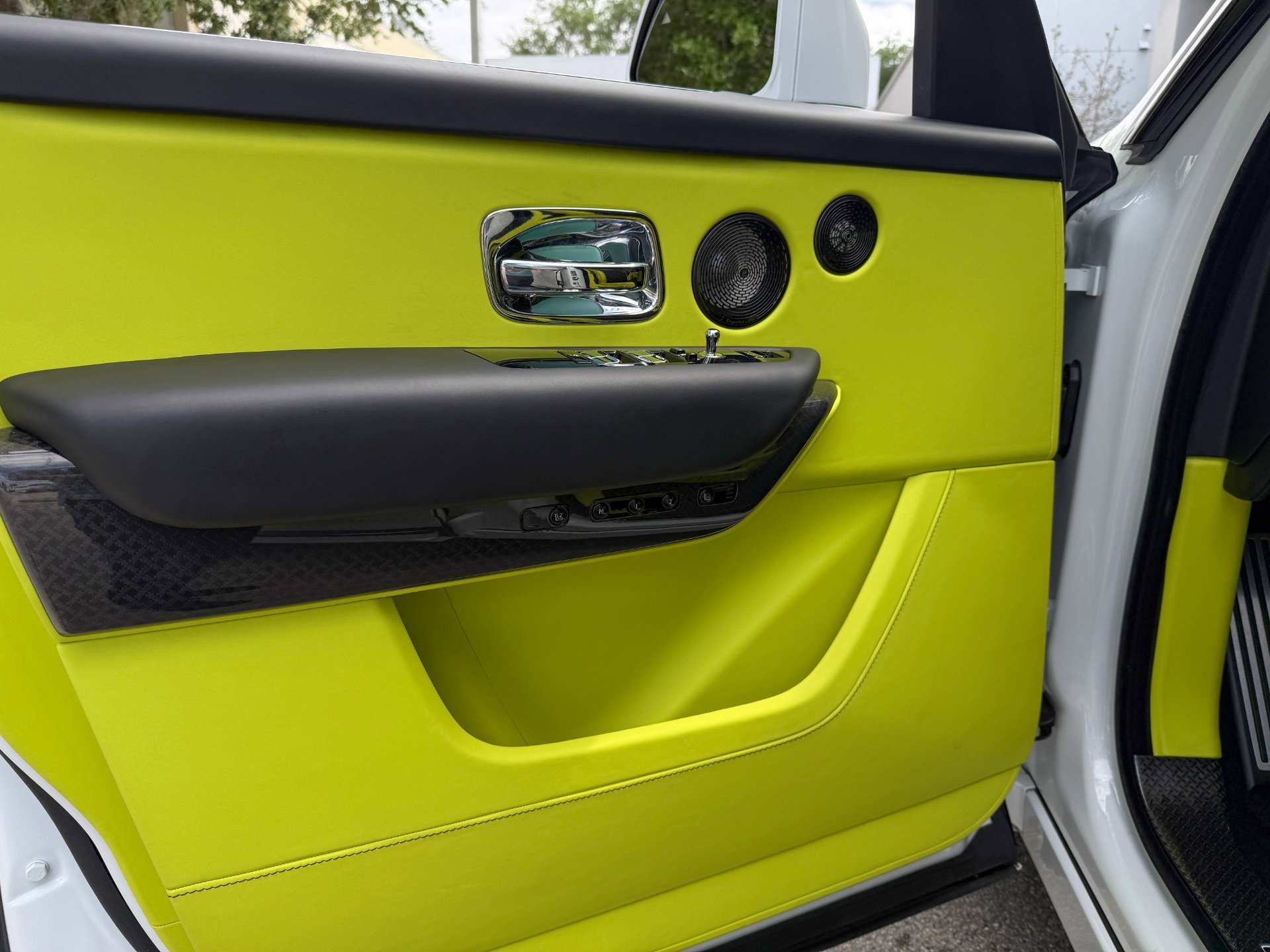 Used 2025 Rolls-Royce Cullinan Black Badge image 25