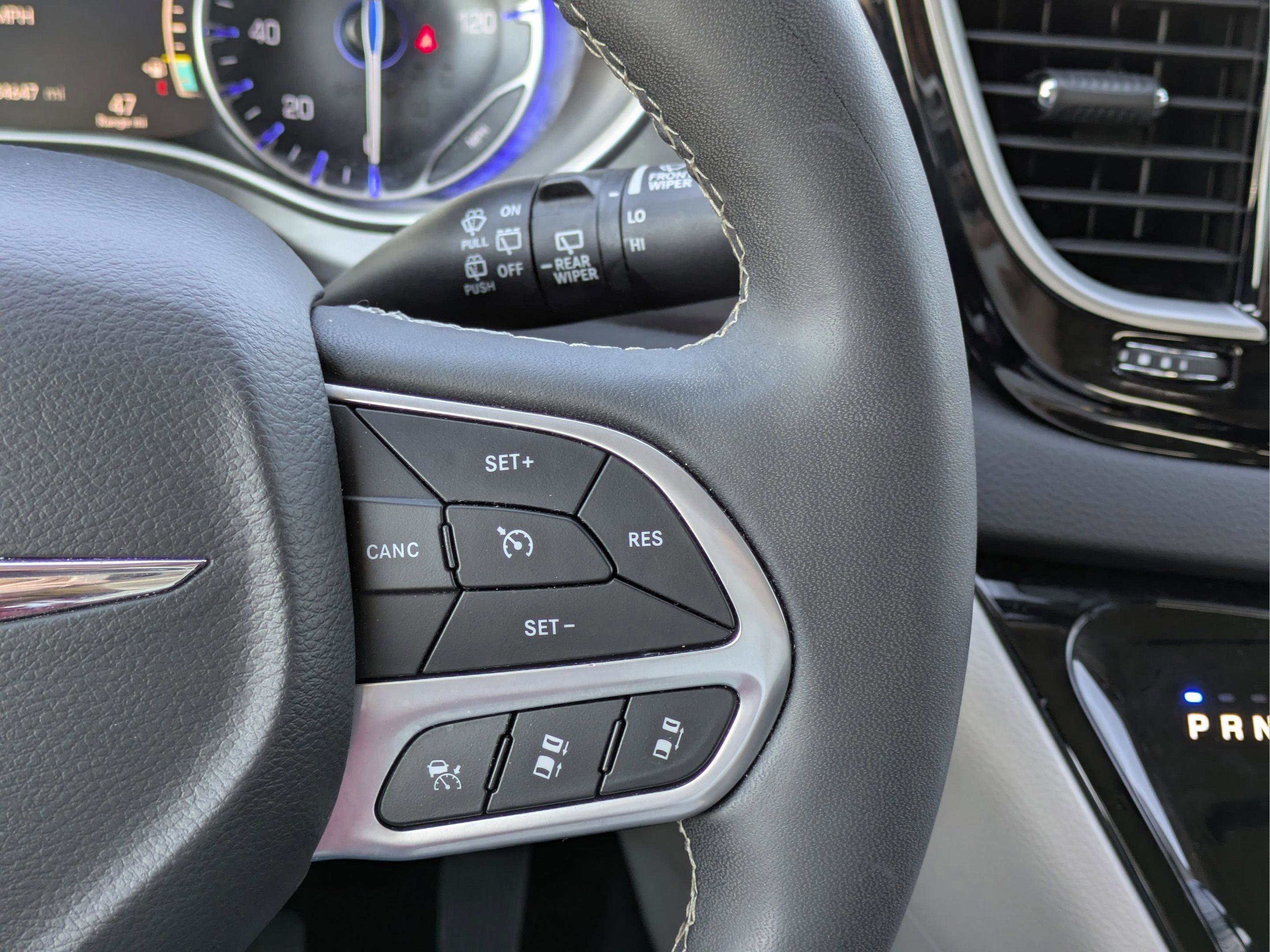 Used 2024 Chrysler Pacifica Touring-L FWD image 17