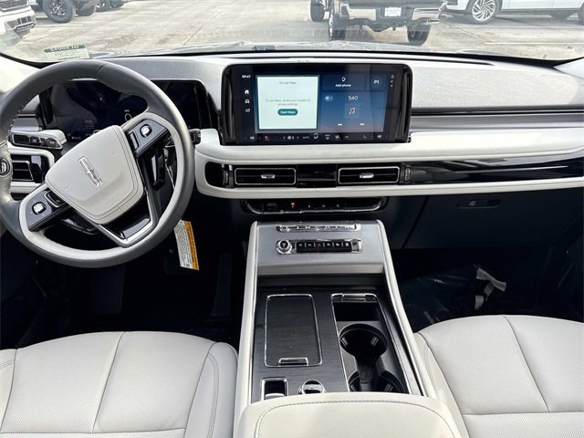 New 2026 Lincoln Aviator AWD w/ Jet Appearance Package image 16