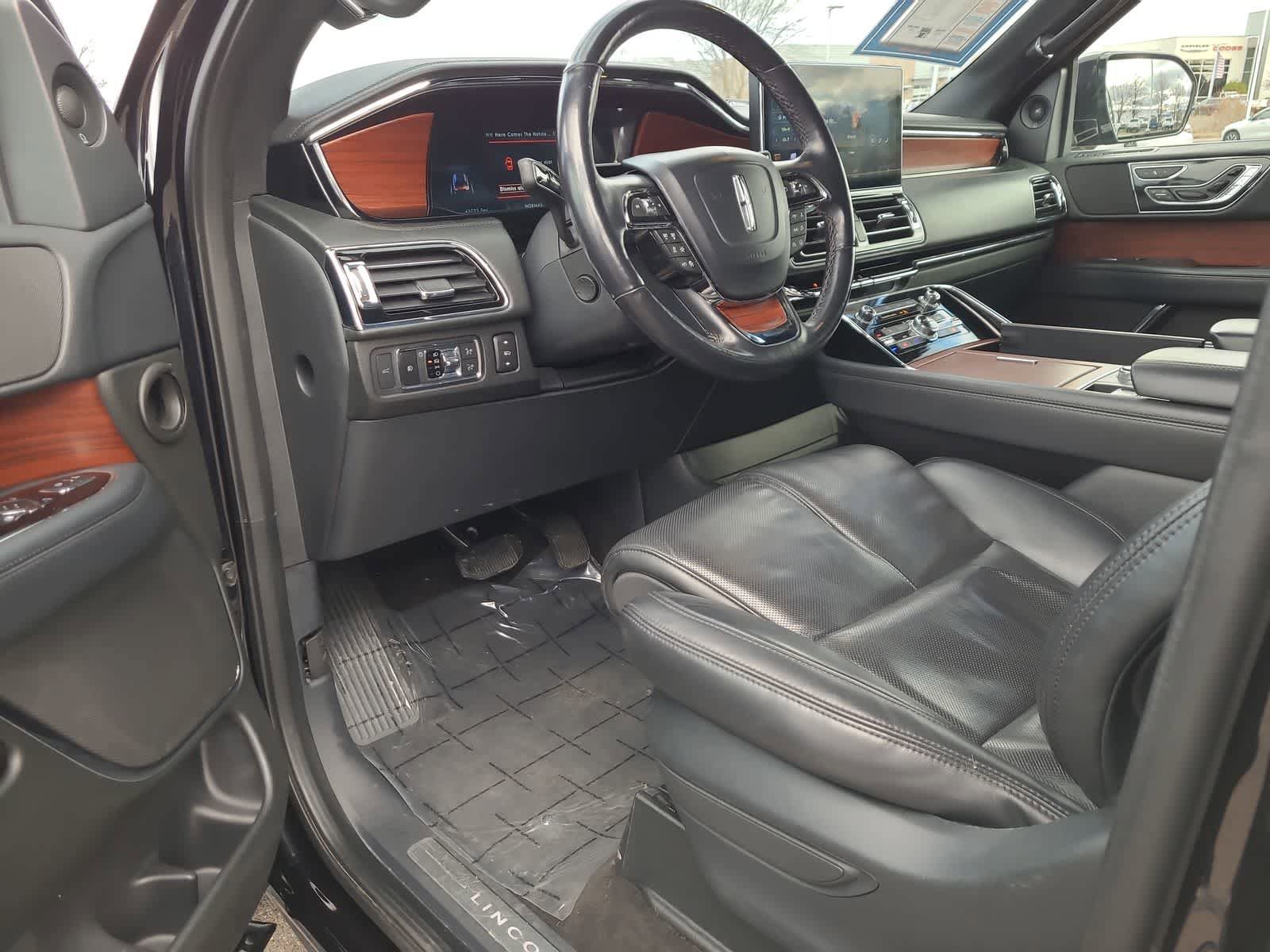 Used 2023 Lincoln Navigator Reserve AWD/4WD image 10
