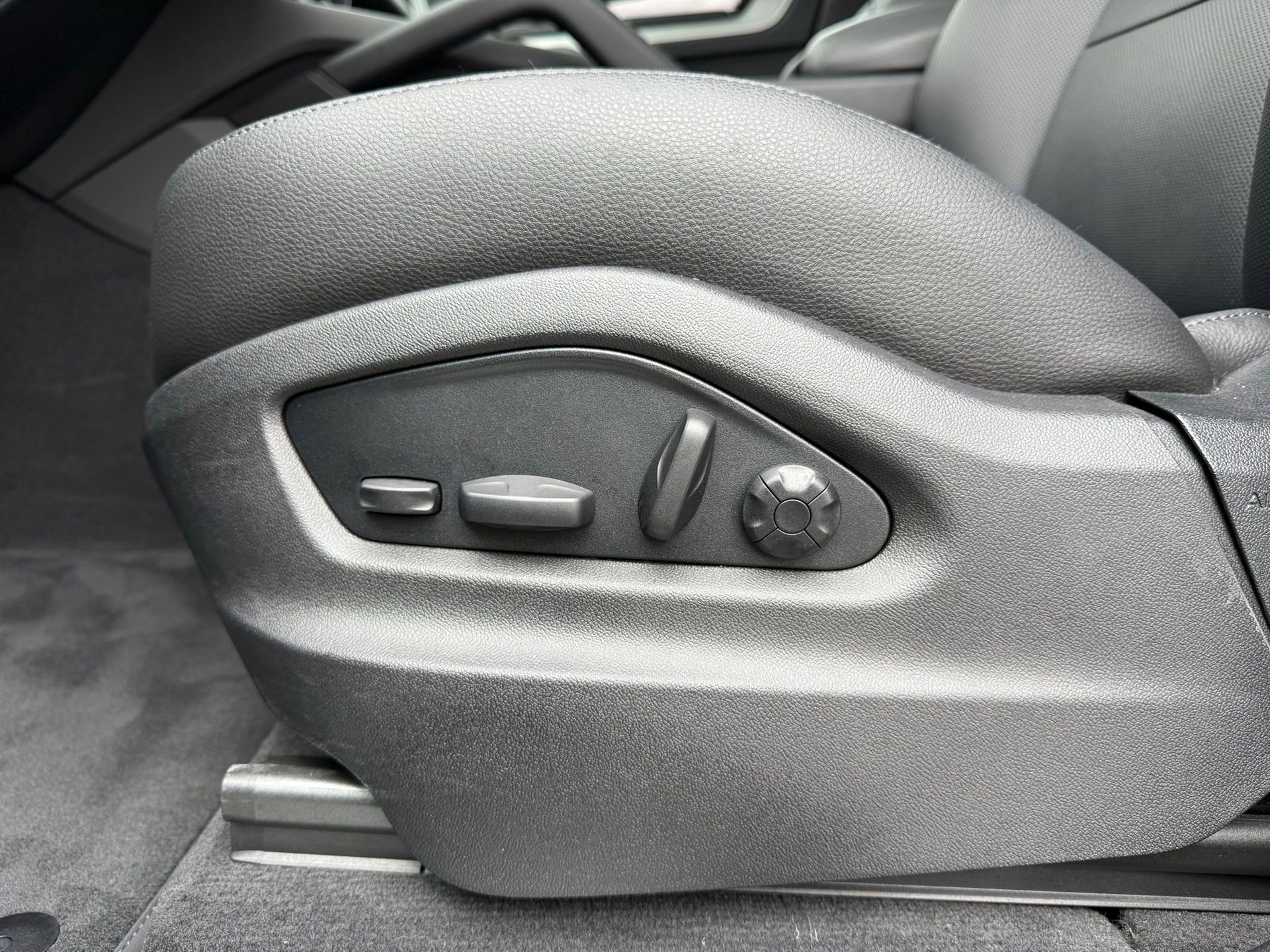 Used 2026 Porsche Cayenne E-Hybrid AWD/4WD image 27