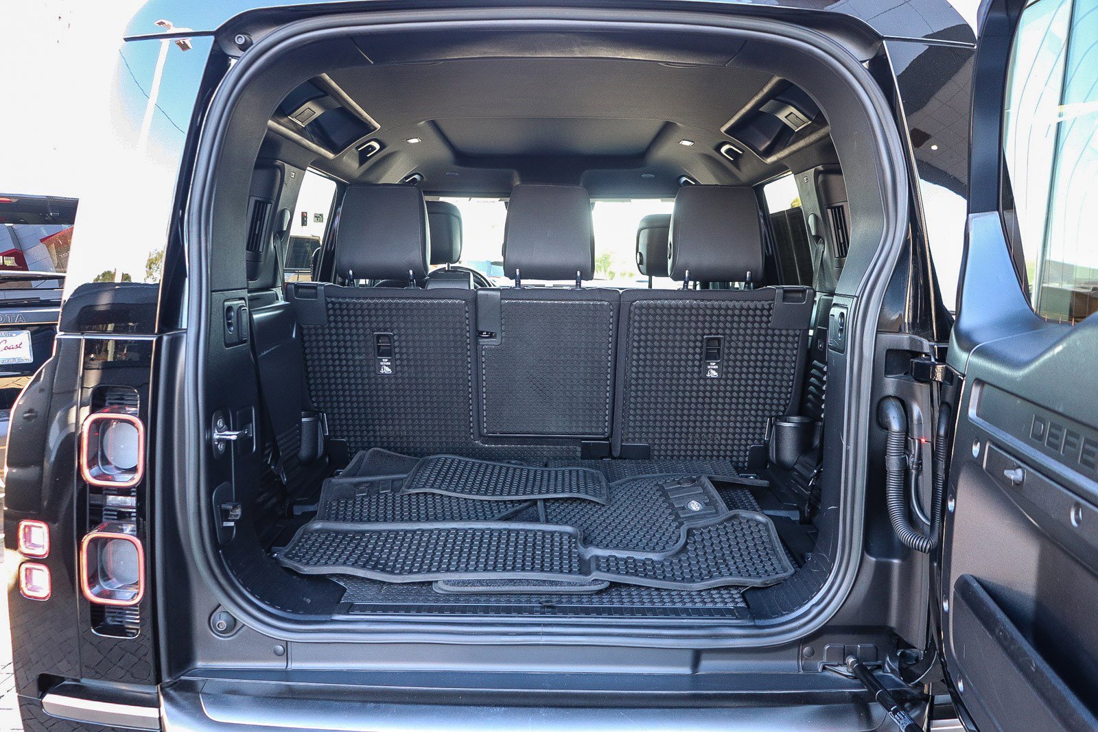 Used 2023 Land Rover Defender 110 X image 29