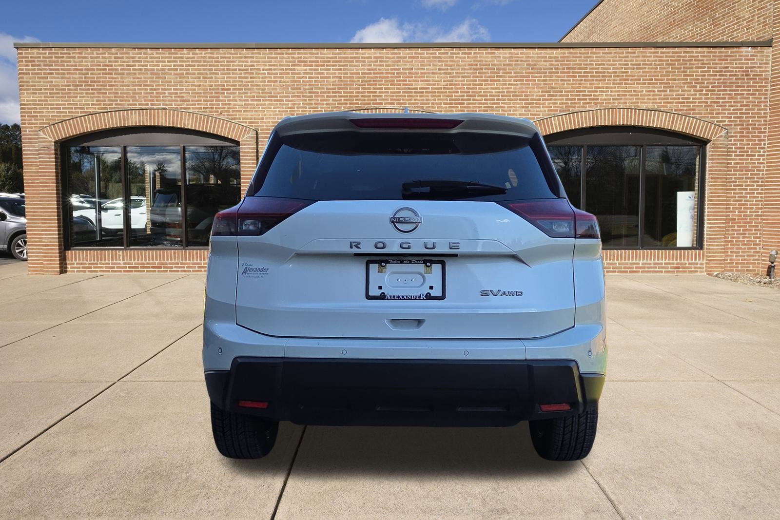 Used 2024 Nissan Rogue SV image 4