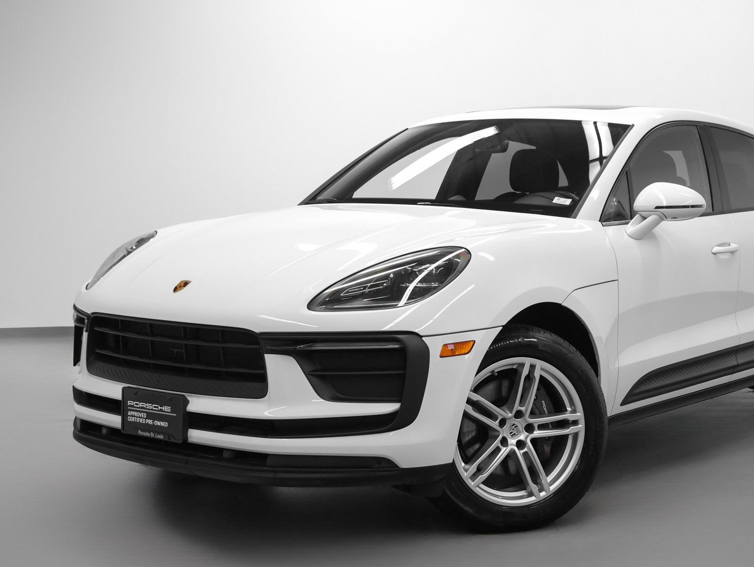 Certified 2022 Porsche Macan image 7
