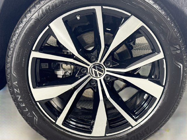 New 2026 Volkswagen Atlas Cross Sport SEL Premium R-Line AWD/4WD image 33