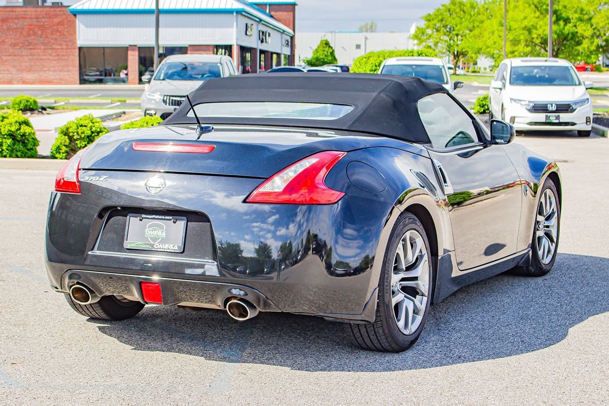 Used 2013 Nissan 370Z Touring RWD image 8