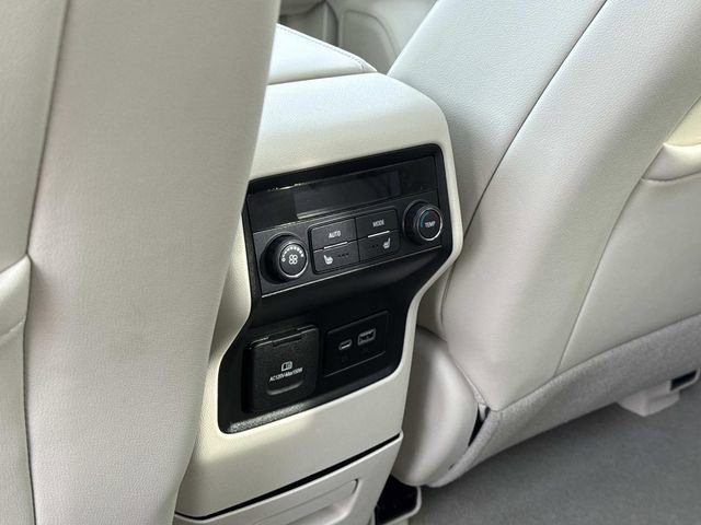 Used 2023 GMC Acadia Denali image 16