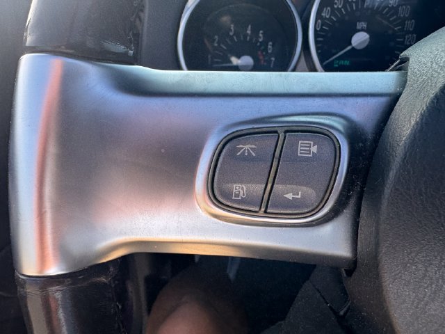 Used 2004 Chevrolet SSR w/ Preferred Equipment Group RWD image 10