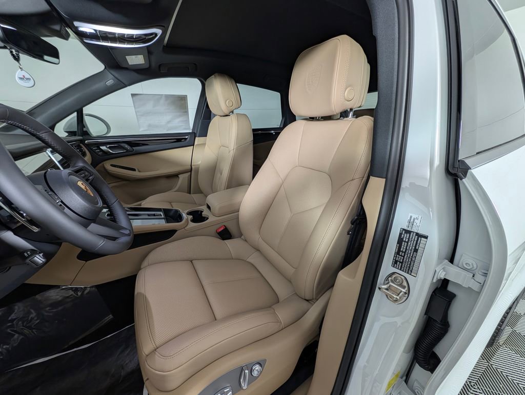 New 2026 Porsche Macan image 5
