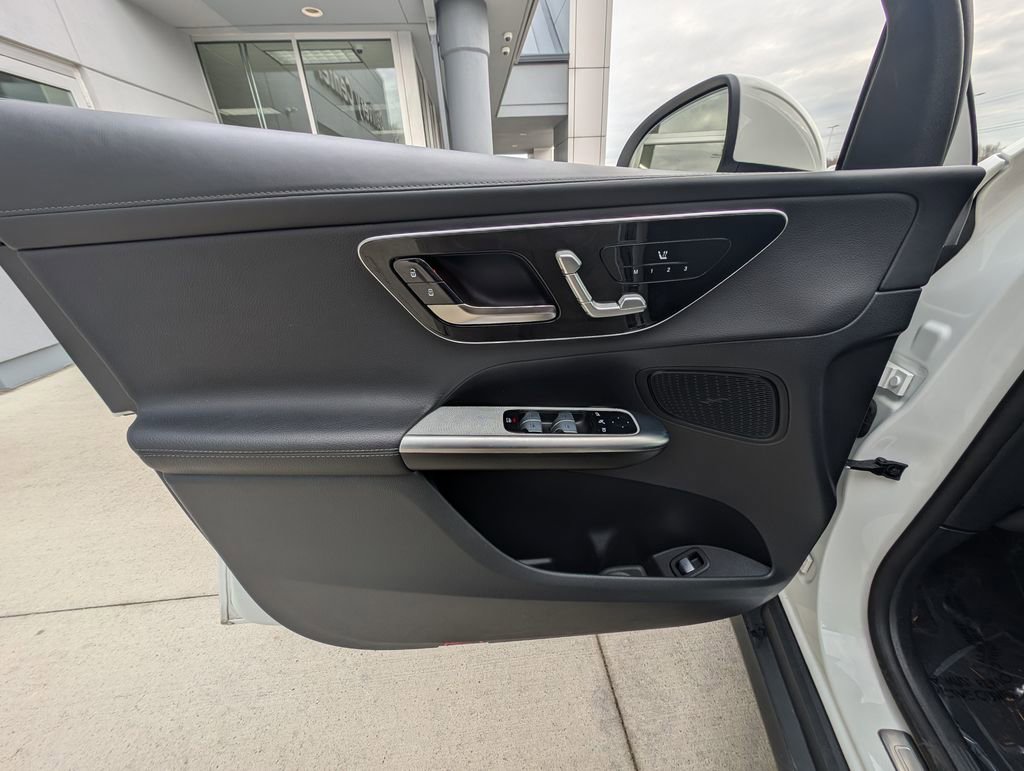 Used 2023 Mercedes-Benz GLC 300 4MATIC image 36