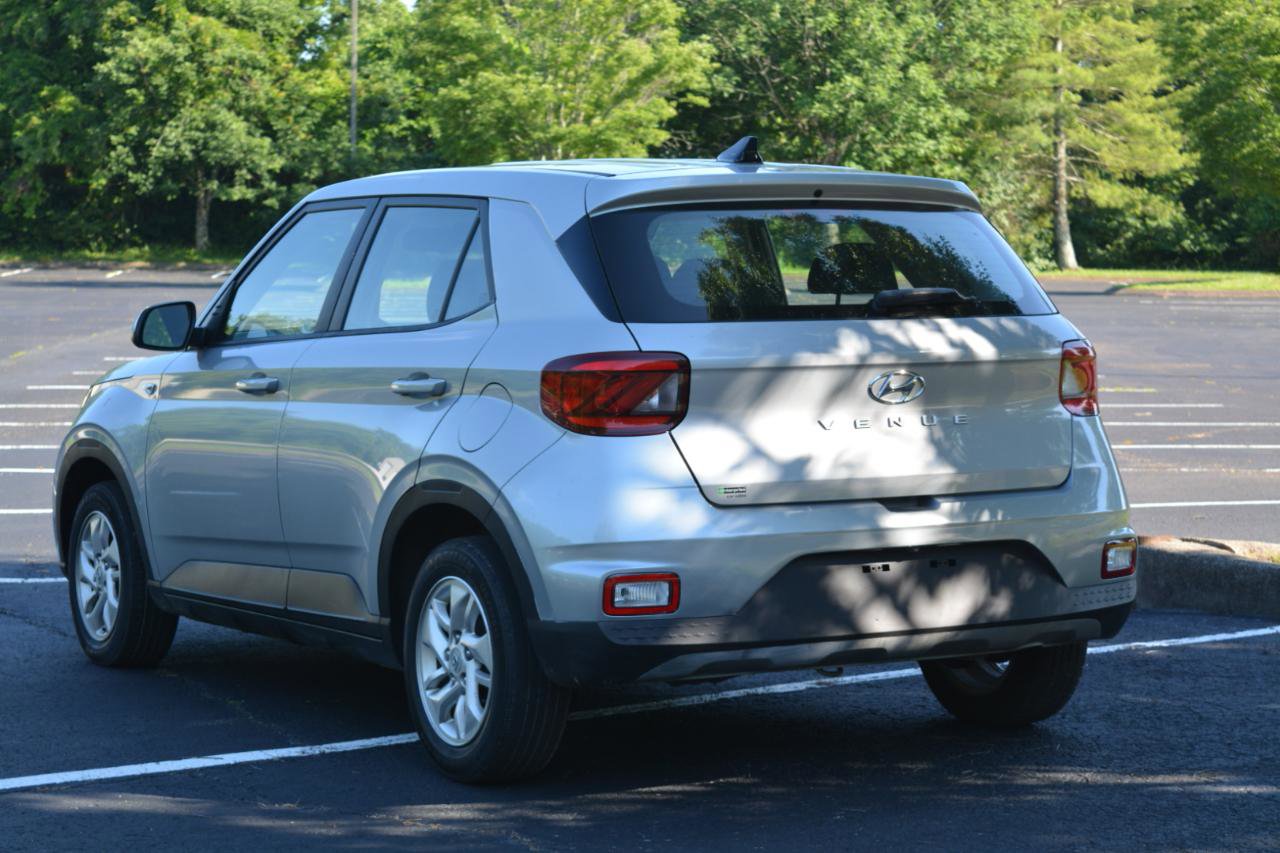 Used 2021 Hyundai Venue SE FWD image 7