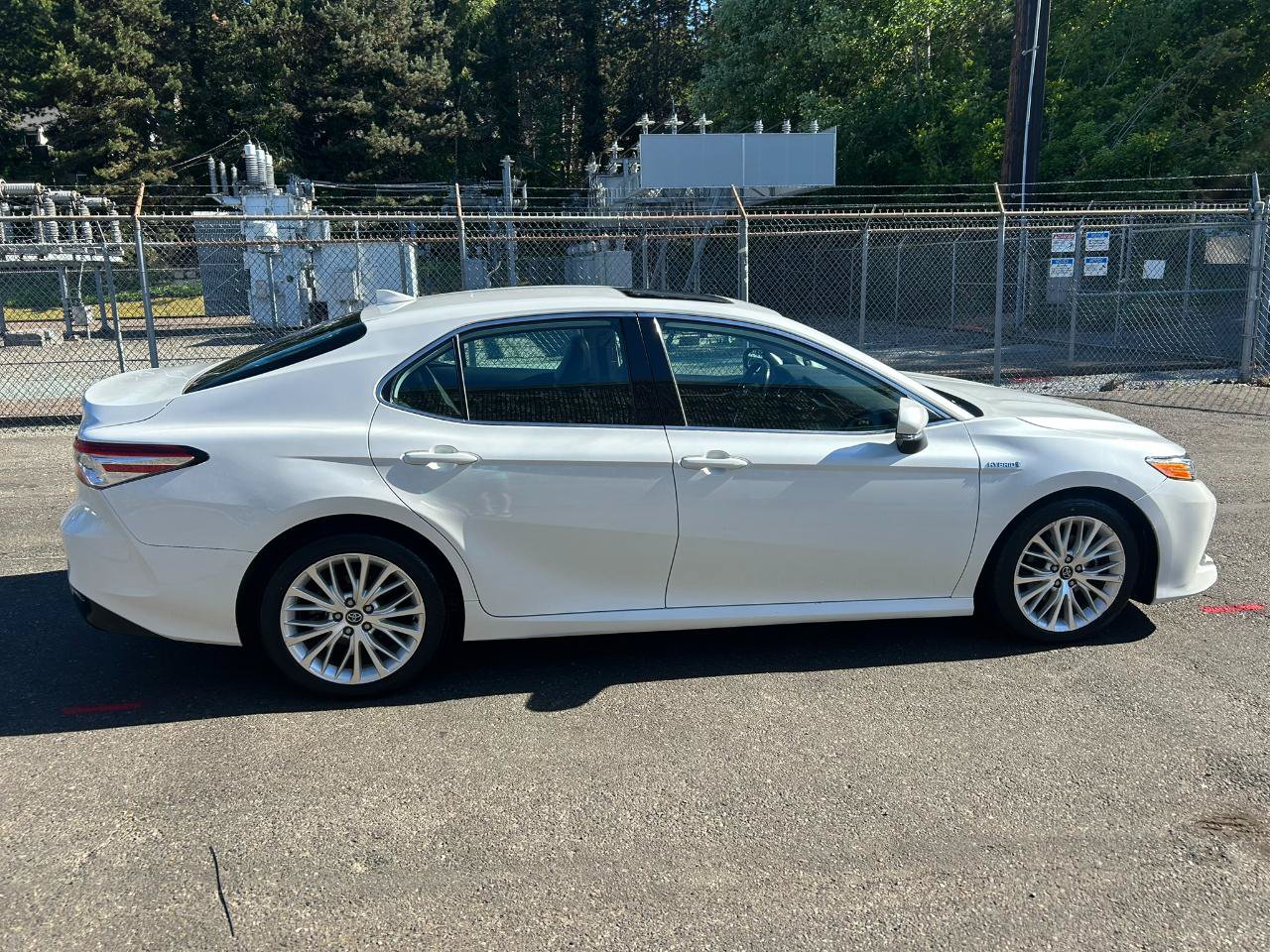 Used 2020 Toyota Camry XLE w/ Driver Assist Package FWD image 4