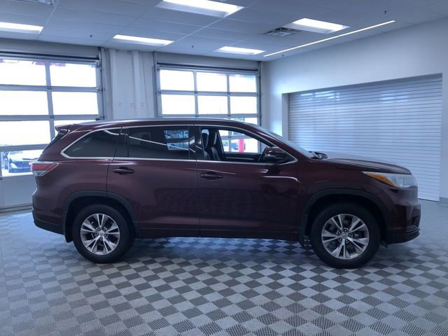 Used 2015 Toyota Highlander XLE AWD/4WD image 36
