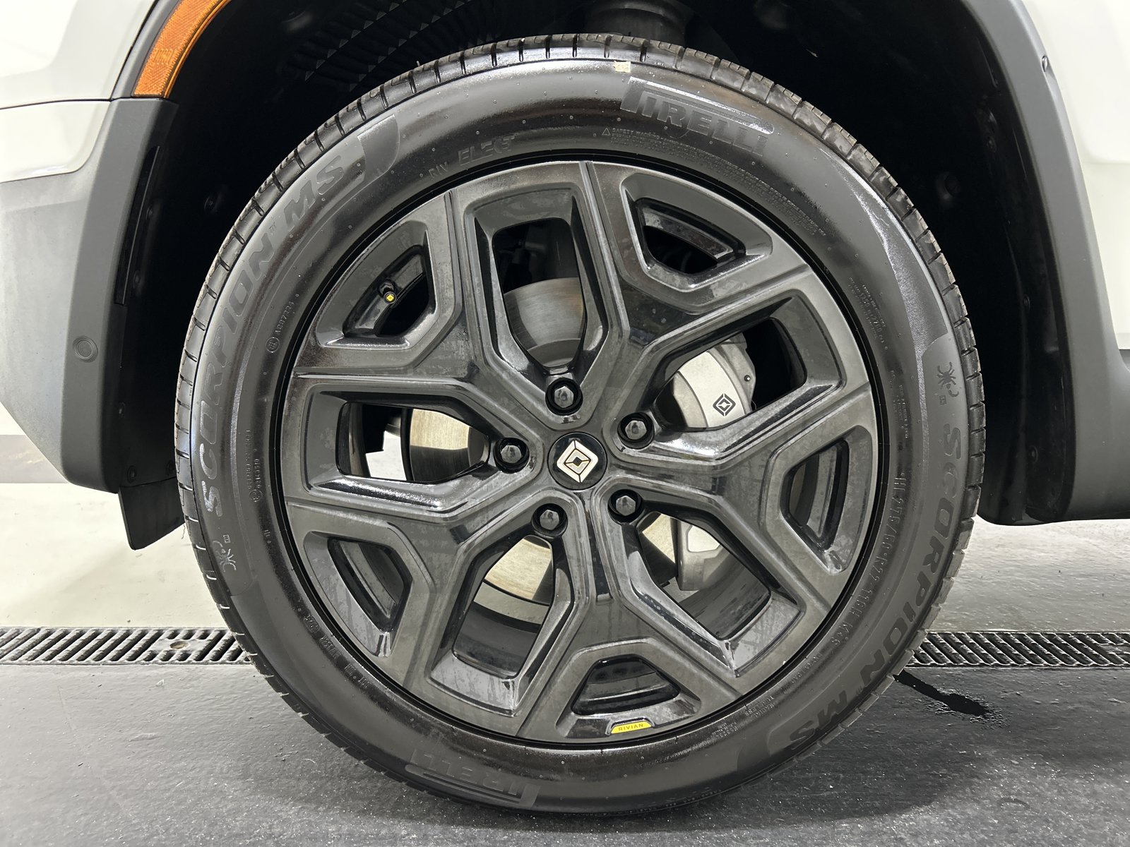 Used 2023 Rivian R1S Adventure AWD/4WD image 9