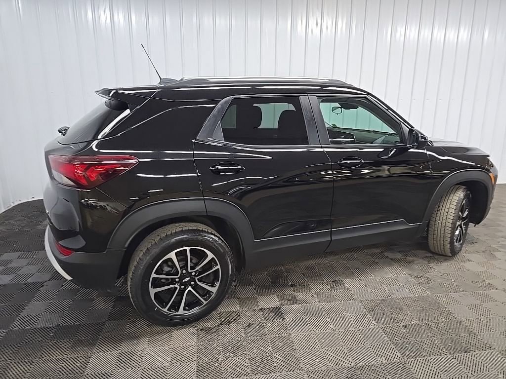 Used 2024 Chevrolet TrailBlazer LT w/ LT Cold Weather Package AWD/4WD image 3