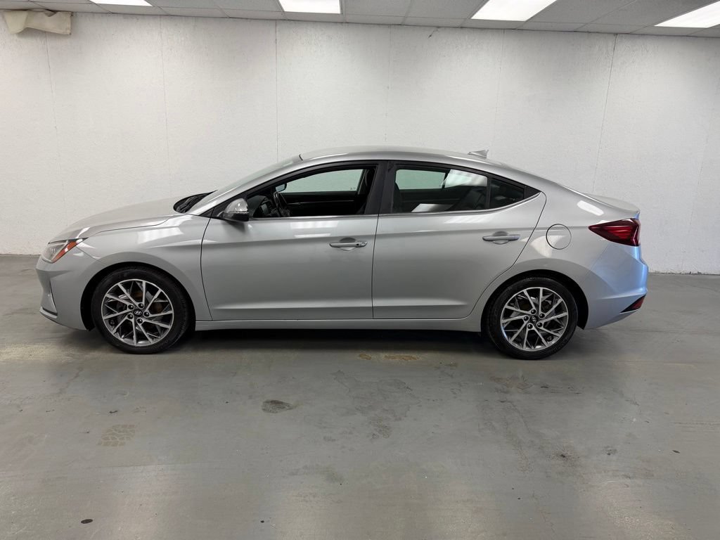 Used 2020 Hyundai Elantra Limited w/ Cargo Package (C1) FWD image 2